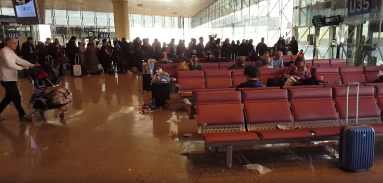 Espanja, Barcelona: Siivoojat menivät lakkoon – lentokenttä täyttyi hetkessä roskasta + Järkyttävä VIDEO!