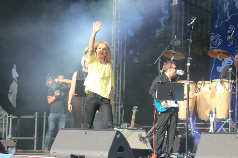 Tallinnassa järjestetyllä Suomen päivällä täyttyi Lenna Kuurmaan vanha haave + KUVAT!