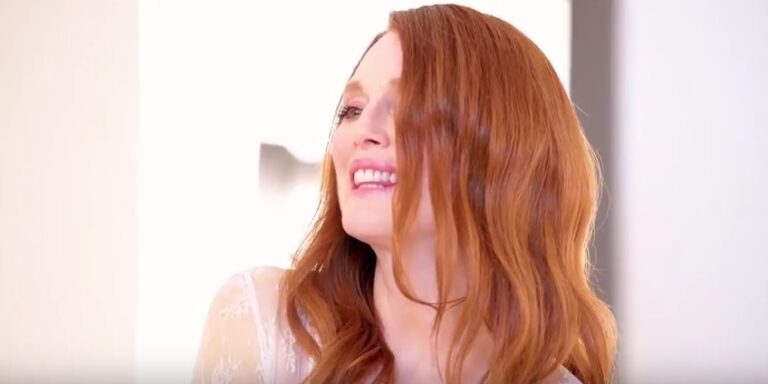 Julianne Moore ja Liv Tyler Triumphin upeissa alusvaatekuvissa