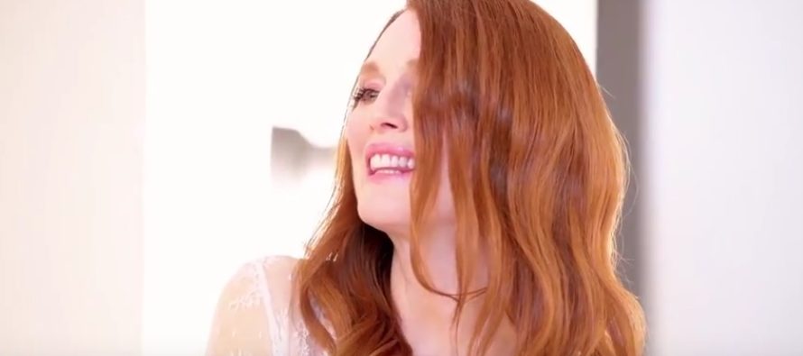 Julianne Moore ja Liv Tyler Triumphin upeissa alusvaatekuvissa