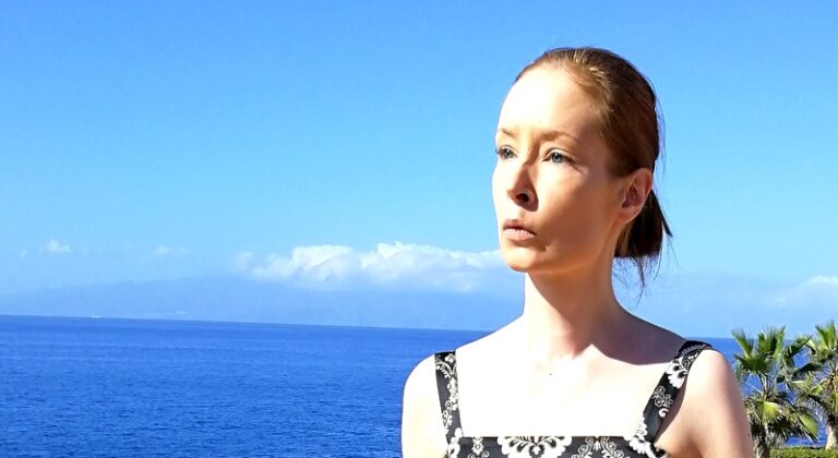 Iina Koppinen: Pienet tervehdykset kuvin, Adejesta