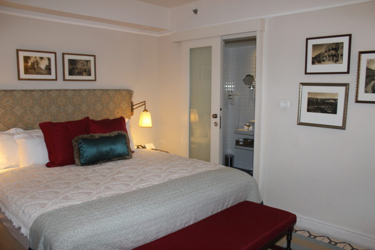 Feng shui: ÄLÄ PYSÄYTÄ chi-virtaustasi – vapaudu liiallisesta roinasta jo tänään ja kohota elämänlaatuasi! Opetus siitä, miten parantaa kotinsa energiaa tietoisesti