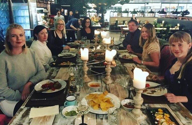 Helena-Reet: Tytär Estella Elishevan kanssa Amarillon ”The Table” -tilaisuudessa + KUVAT & VIDEO!
