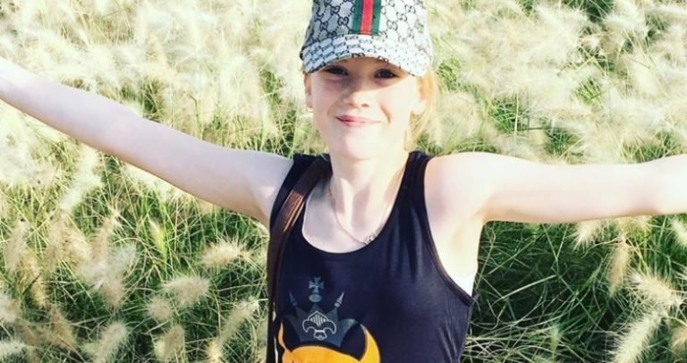 Helena-Reet: Aloimme Estella Elishevan kanssa tehdä vlogeja! KATSO ensimmäistä vlogia ja lue miten videontekomme sujui!