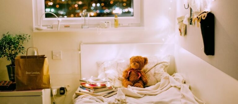 14-VUOTIAS tyttö kuoli nukkuessaan: ruumiinavaus paljasti sydäntäriipaisevan totuuden