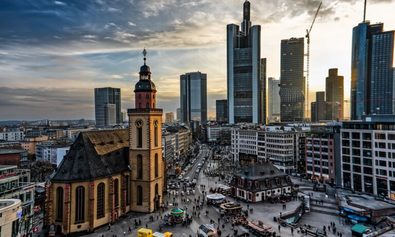 TÄNÄÄN avattujen viisipäiväisten Frankfurtin kirjamessujen päävieras on Norja