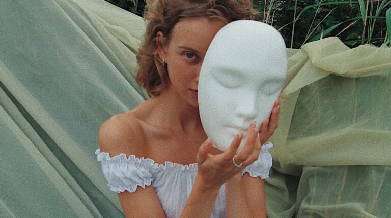 Itseapu: 5 YKSINKERTAISTA JA KOKEILTUA KEINOA itsensä auttamiseen masennuksen iskiessä