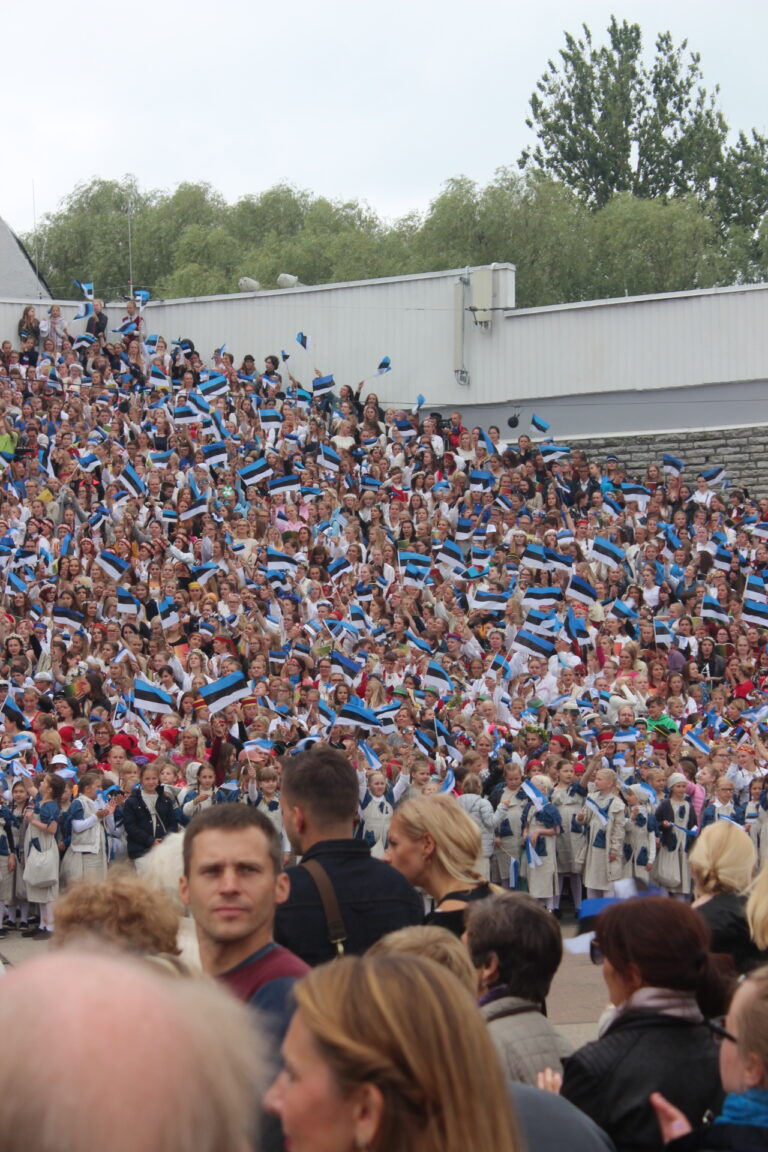 Virolainen kansankulttuuri: Laulu- ja tanssijuhlaperinne