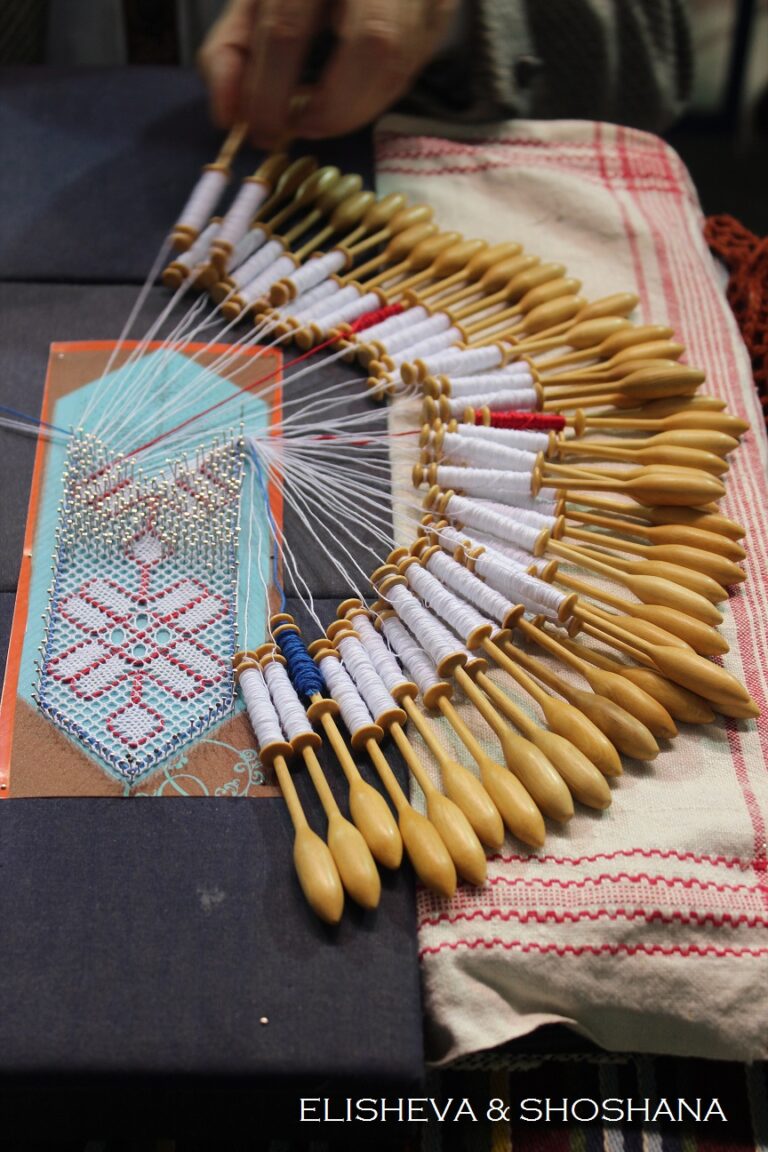 Virolainen kansankulttuuri: Henkinen kulttuuriperintö ja kulttuuriympäristöjen erikoispiirteiden arvostaminen (liitettynä Viron henkisen kulttuuriperinnön luettelo ja kulttuuriympäristöjen ohjelmat!)