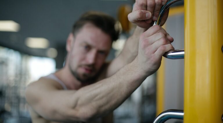 MIKSI koronavirus Covid-19 uhkaa miehiä enemmän kuin naisia?