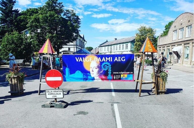 Matkusta Virossa: Valkean Daamin päivät Haapsalussa ja legenda kuolemattomasta rakkaudesta + VALOKUVAT!