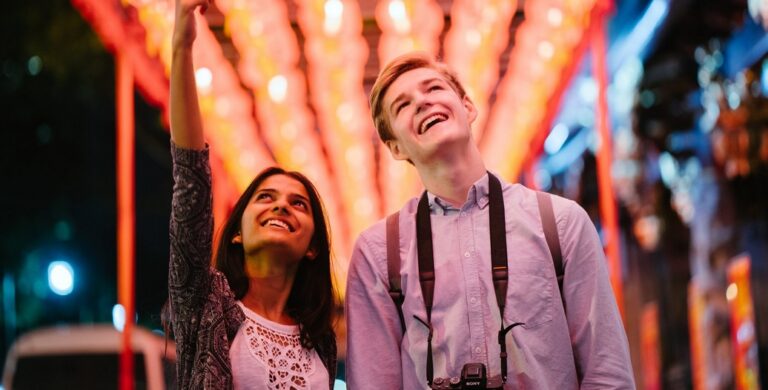 UUSI TUTTAVUUS eli miten antaa itsestään hyvä ensivaikutelma? 5 VINKKIÄ SIITÄ, MITEN VÄLITTÖMÄSTI MIELLYTTÄÄ MIESTÄ