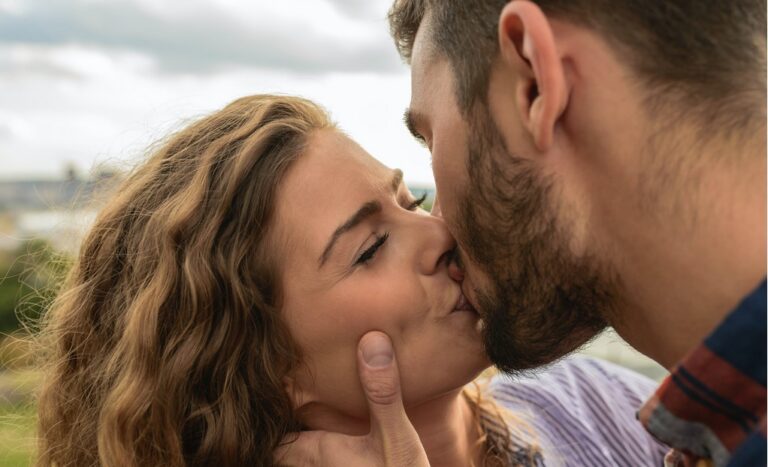 Seksiä tarvitaan, jotta NÄITÄ KOLMEA neurokemikaalia vapautuisi aivoissa