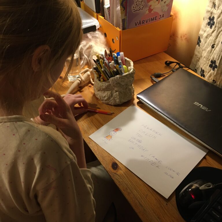 Helena-Reet: Ivankan kirjeestä tontulle ja kokkauskärpäsestä