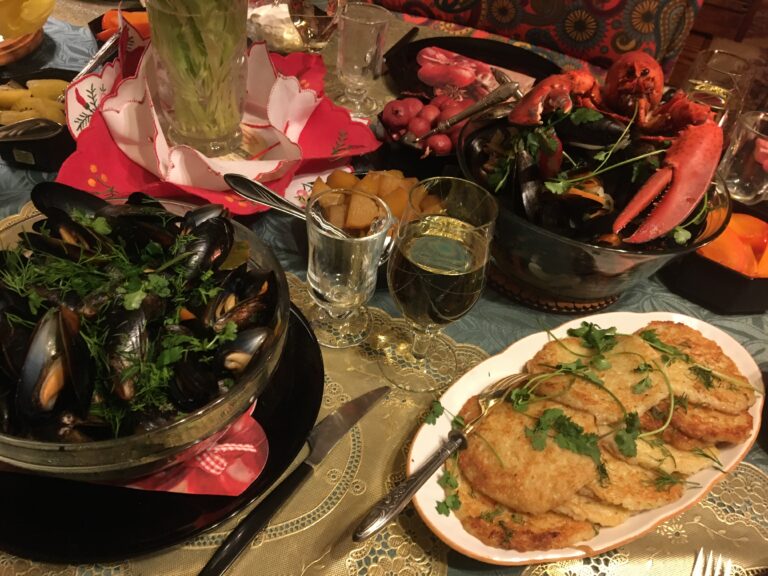 Helena-Reet: FOTOBLOGI + RESEPTIT! Juuri tällaiselta ruokapöytä näyttää, kun kaksi huippukokkia kutsuvat teidät viettämään perjantai-iltaa!