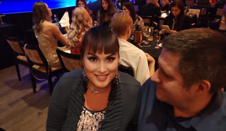 Helena-Reet: Viru Hotellin varieteessa revyyteatterin Starlight Cabaret kabareeillasta ”Creme de la Creme” nauttimassa + SUURI KUVAGALLERIA & VIDEO!