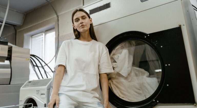 PALJONKO sähkö maksaa tänään, millainen on sähkön hinta tällä hetkellä (1 kWh:n hinta nyt) ja miten korkea sähkön hinta on huomenna? LIVE-HINTALUNTTILAPPU + Miten paljon kodinkoneet kuluttavat sähköä