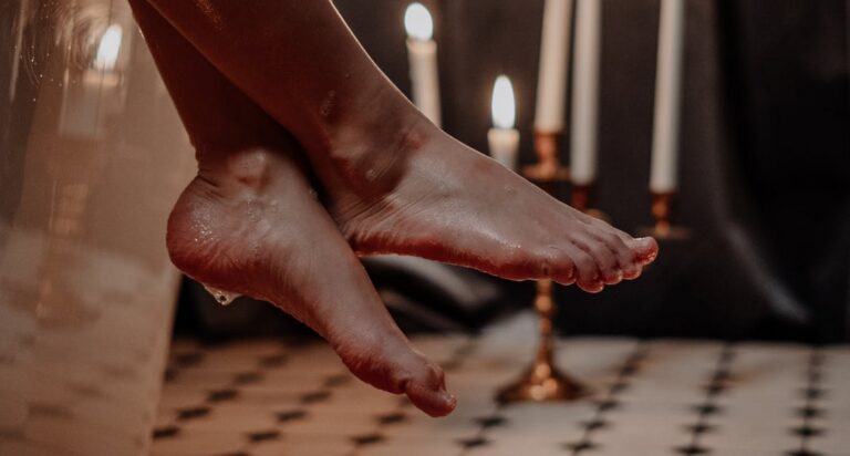 MITÄ VARPAAT terveydestäsi kertovat ja millaisen sanoman sisältävät sukat