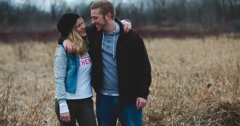 NÄMÄ OVAT SYYT, miksi miehet hakeutuvat yhä enemmän suhteisiin itseään vanhempien naisten kanssa