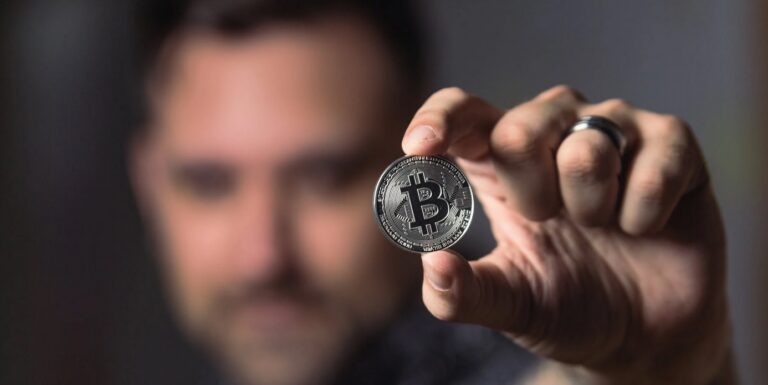 TUTKIMUS: Yli puolet lapsenvanhemmista toivoo, että kryptovaluutat olisivat osa pakollista opetusta