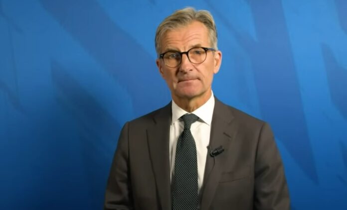 Ruotsin keskuspankin johtaja Erik Thedéen pankeille: Miksi talletuskorkoja ei nosteta?