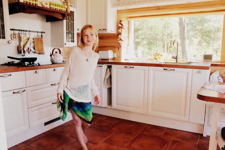 Skandinavian seuratuin sosiaalisen median tähti Helena-Reet Ennet: Elän 100 %:sesti tyttärilleni + Katso kuvia Helena-Reetin lapsista ja hänen kesähuvilastaan