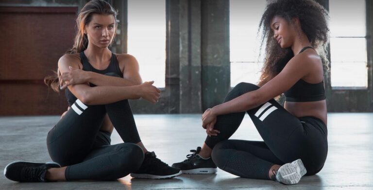 5 SUOSITUSTA urheiluvaatteiden käyttöiän pidentämiseen + laadukkaiden treenivaatteiden alennusmyynnit!