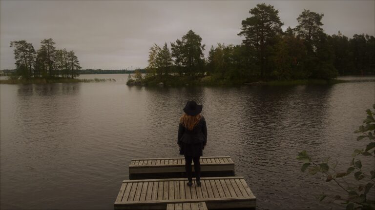 Tuija Järvinen: Syksyn kaamoksen keskellä